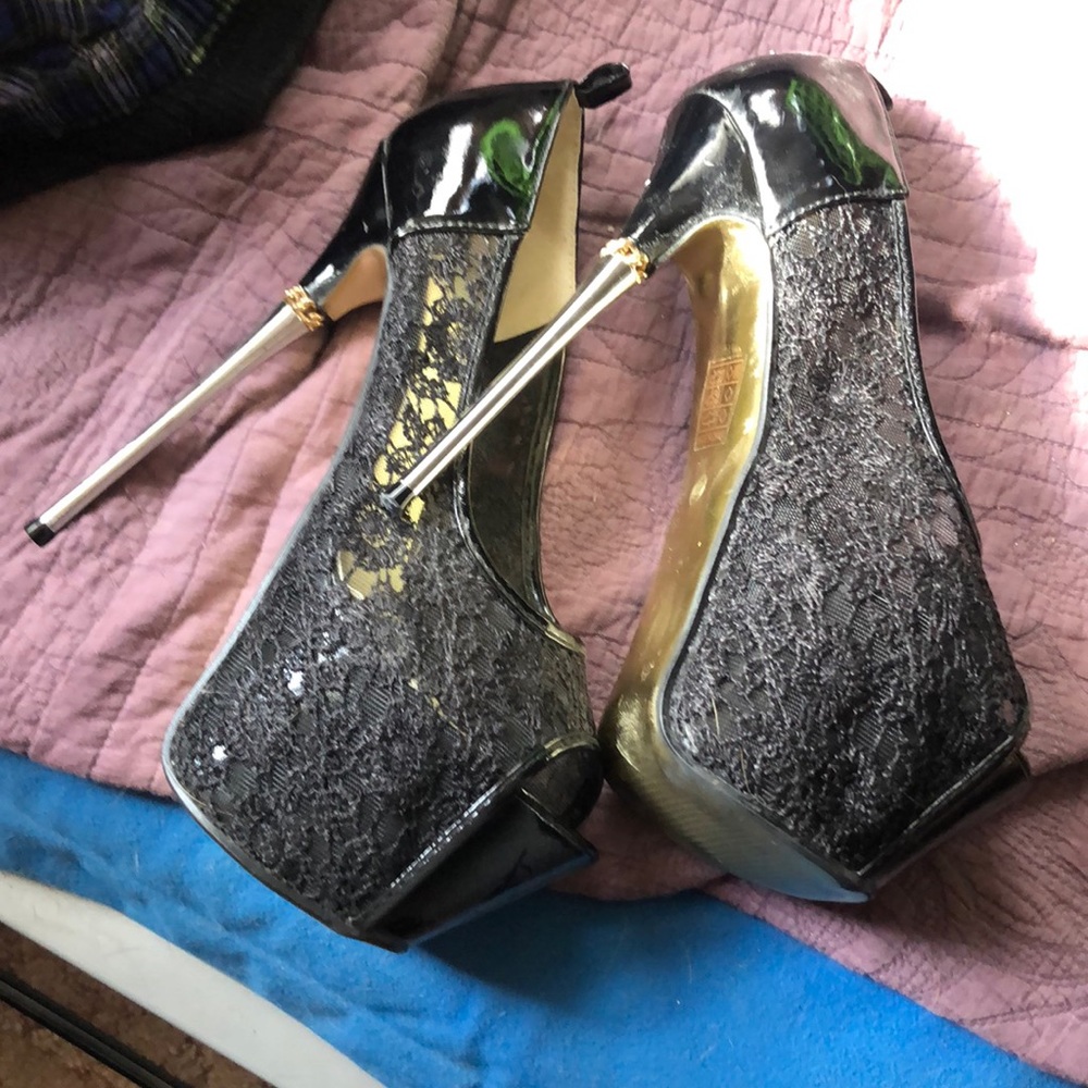 Heels - Picture 4 of 4